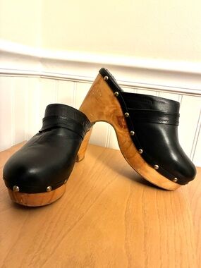 Vintage ALDO Swedish Style Clogs Black Wood Heels Size 7.5